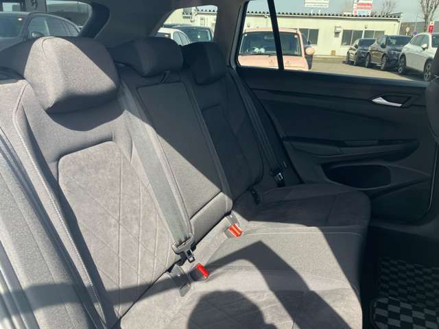 VOLKSWAGEN GOLF VARI 2024 Image 31