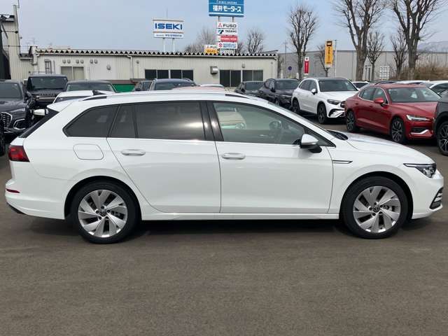 VOLKSWAGEN GOLF VARI 2023 Image 31