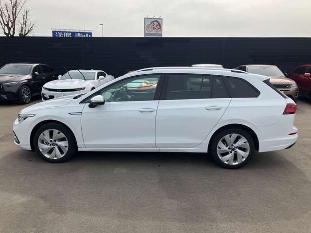 VOLKSWAGEN GOLF VARI 2023 Image 31