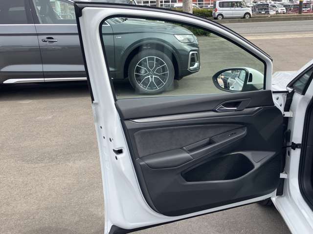 VOLKSWAGEN GOLF VARI 2023 Image 31