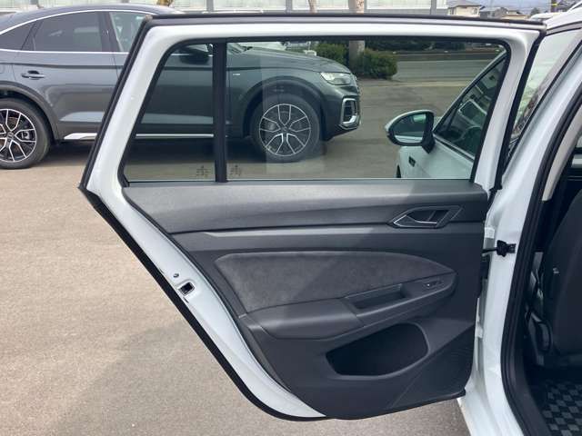 VOLKSWAGEN GOLF VARI 2023 Image 31