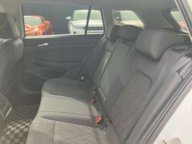 VOLKSWAGEN GOLF VARI 2023 Image 31