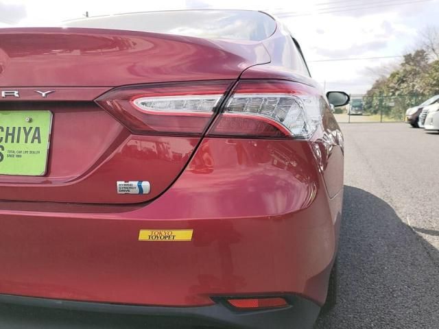 TOYOTA CAMRY HYBRID 2018 Image 31