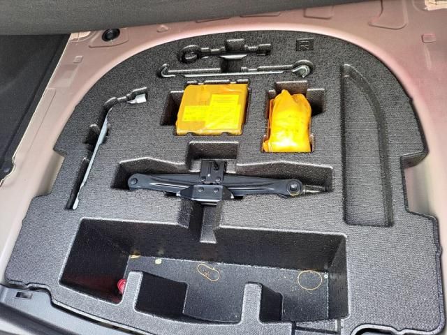 TOYOTA CAMRY HYBRID 2018 Image 31