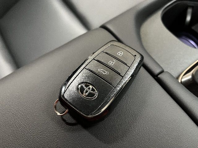 TOYOTA CROWN ESTATE 4WD 2025 Image 31