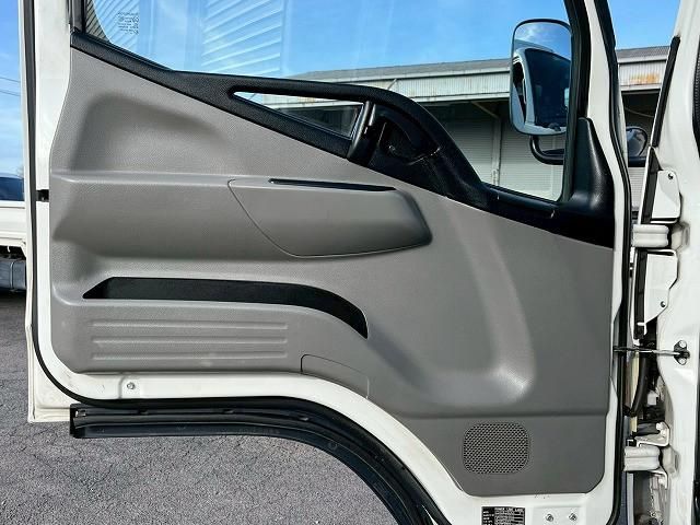 MITSUBISHI CANTER 2019 Image 31