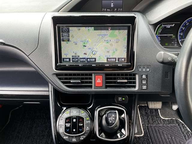 TOYOTA VOXY HYBRID 2017 Image 31