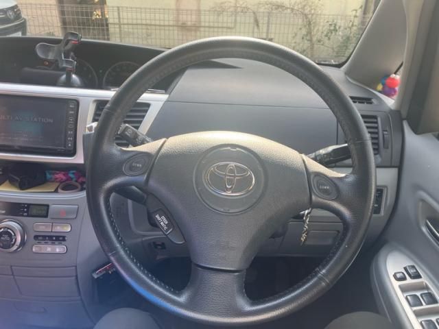 TOYOTA VOXY 2007 Image 31