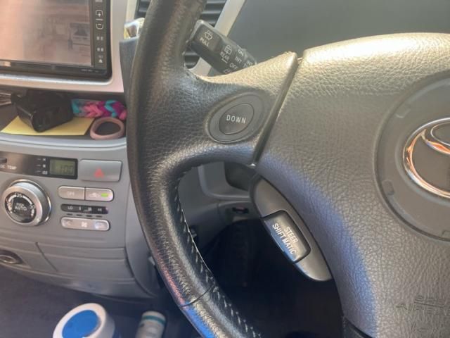 TOYOTA VOXY 2007 Image 31