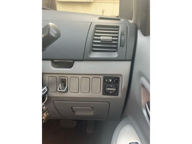 TOYOTA VOXY 2007 Image 31