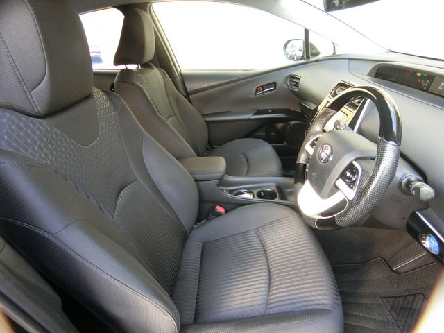 TOYOTA PRIUS 2016 Image 31