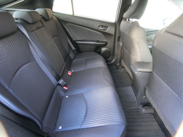 TOYOTA PRIUS 2016 Image 31