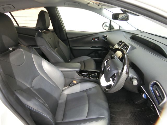 TOYOTA PRIUS 2016 Image 31