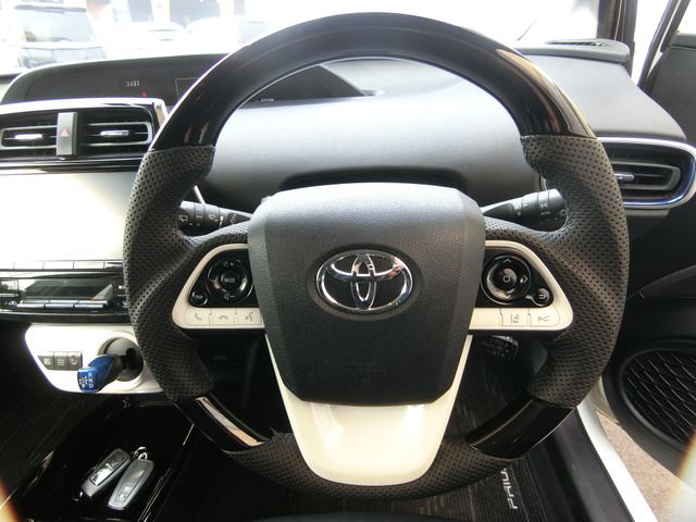 TOYOTA PRIUS 2016 Image 31