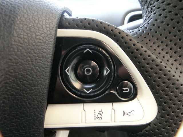 TOYOTA PRIUS 2016 Image 31