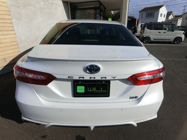 TOYOTA CAMRY HYBRID 2018 Image 31