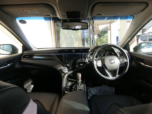 TOYOTA CAMRY HYBRID 2018 Image 31
