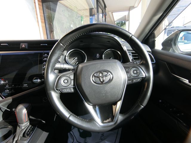 TOYOTA CAMRY HYBRID 2018 Image 31