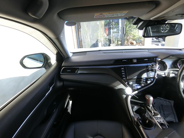 TOYOTA CAMRY HYBRID 2018 Image 31