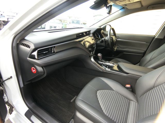 TOYOTA CAMRY HYBRID 2018 Image 31