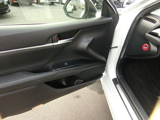 TOYOTA CAMRY HYBRID 2018 Image 31