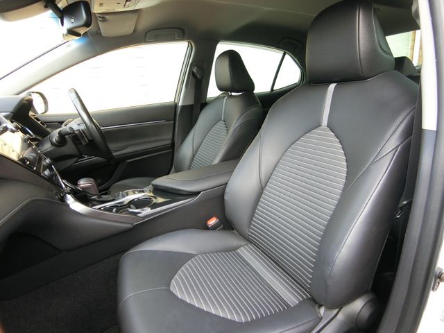 TOYOTA CAMRY HYBRID 2018 Image 31