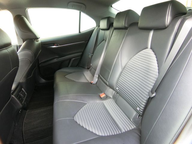 TOYOTA CAMRY HYBRID 2018 Image 31