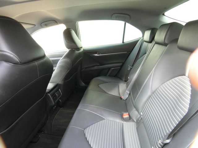 TOYOTA CAMRY HYBRID 2018 Image 31