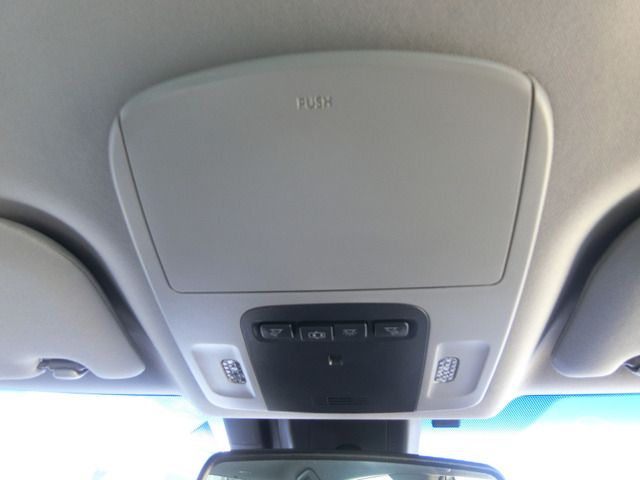 TOYOTA CAMRY HYBRID 2018 Image 31