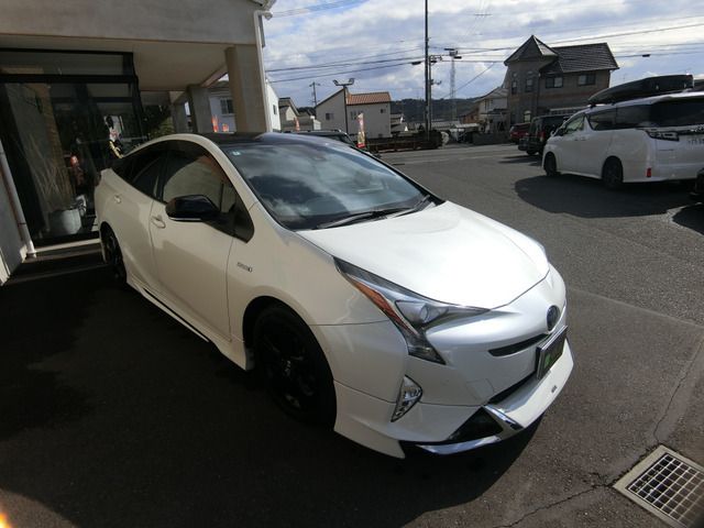 TOYOTA PRIUS 2018 Image 31