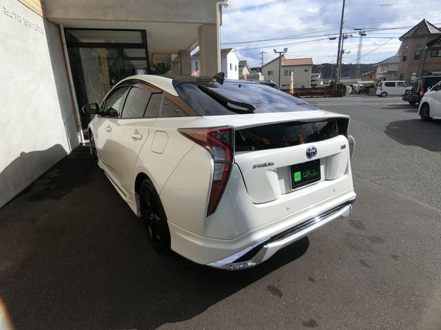 TOYOTA PRIUS 2018 Image 31