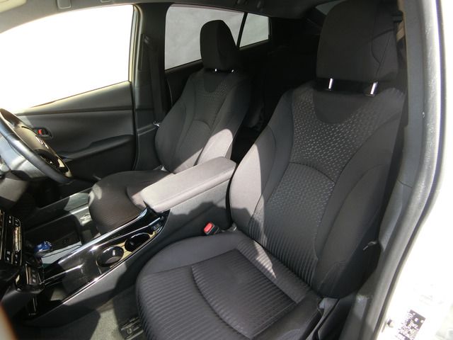 TOYOTA PRIUS 2018 Image 31