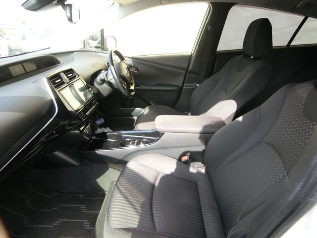 TOYOTA PRIUS 2018 Image 31