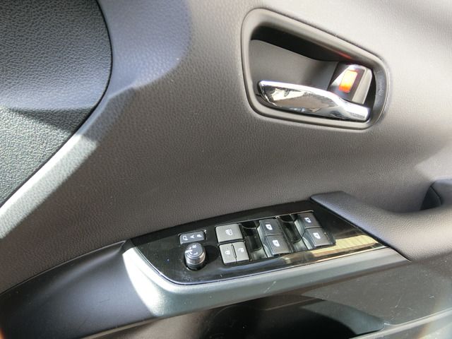 TOYOTA PRIUS 2018 Image 31