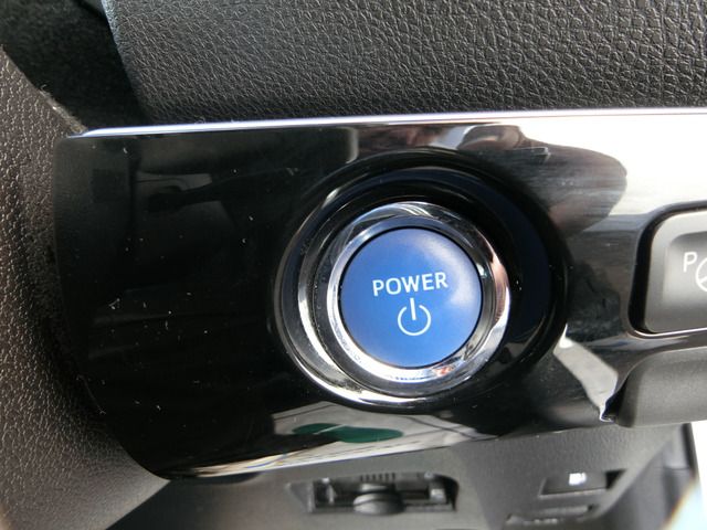 TOYOTA PRIUS 2018 Image 31