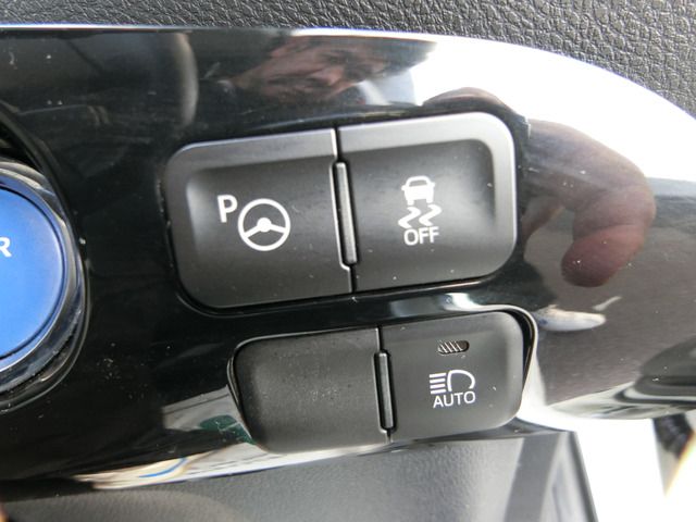 TOYOTA PRIUS 2018 Image 31