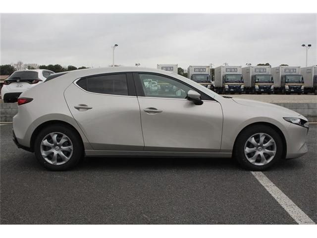 MAZDA 3 FASTBACK 2023 Image 31