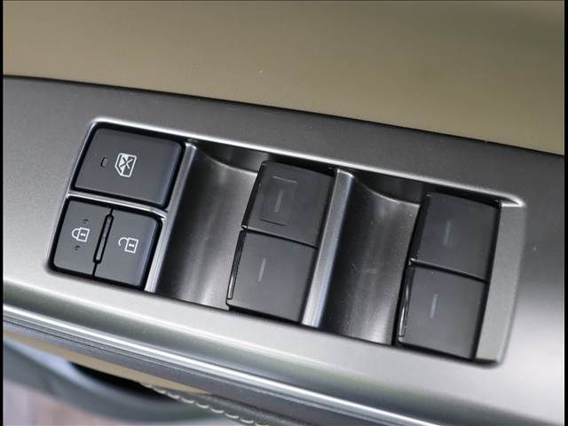 TOYOTA CROWN SEDAN HYBRID 2022 Image 31