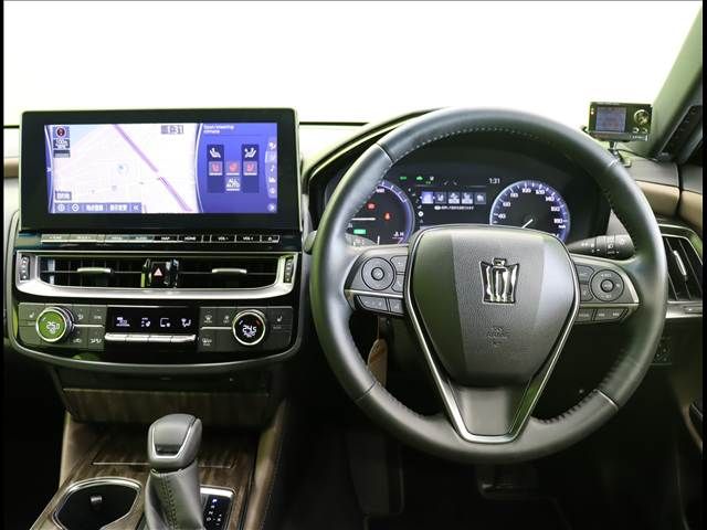 TOYOTA CROWN SEDAN HYBRID 2022 Image 31