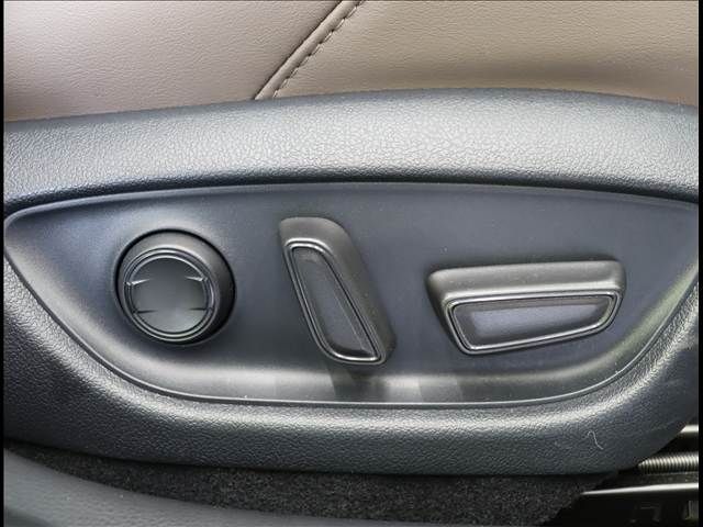 TOYOTA CROWN SEDAN HYBRID 2022 Image 31