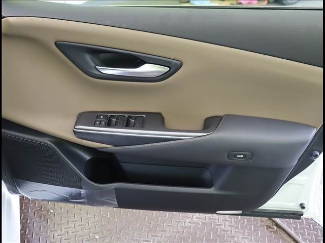 TOYOTA CROWN SEDAN HYBRID 2022 Image 31