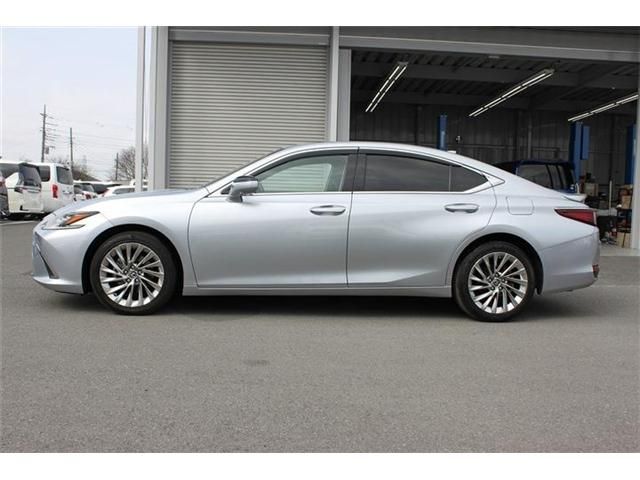 TOYOTA LEXUS ES300H 2022 Image 31