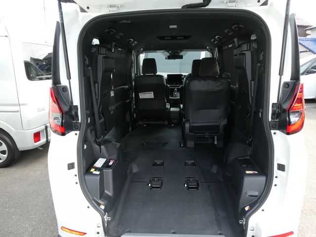 TOYOTA NOAH HYBRID 2022 Image 31