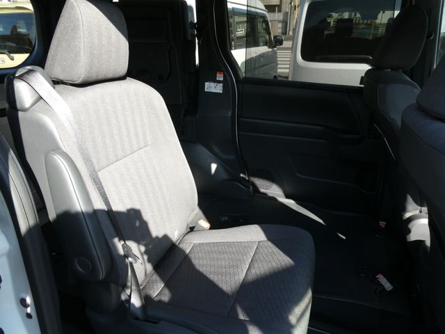 TOYOTA NOAH HYBRID 2022 Image 31