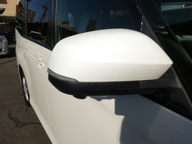 TOYOTA NOAH HYBRID 2022 Image 31