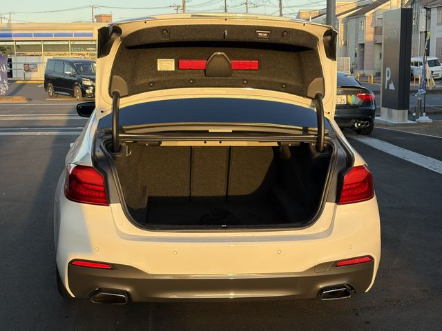 BMW 5SERIES SEDAN 2018 Image 31