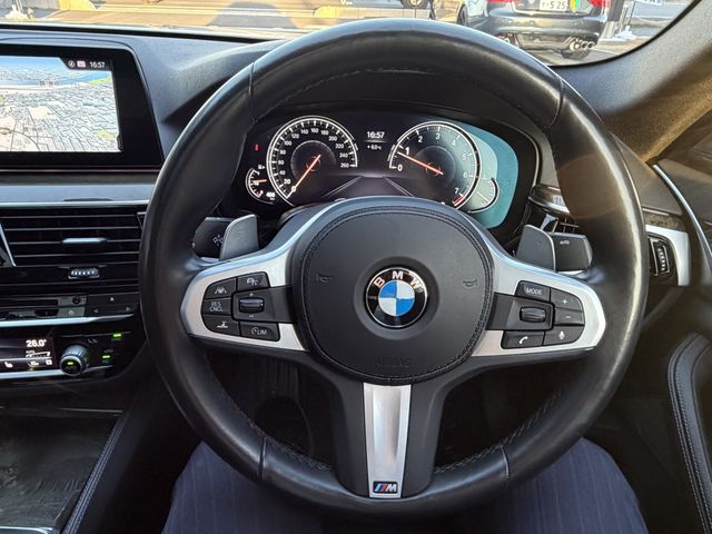 BMW 5SERIES SEDAN 2018 Image 31