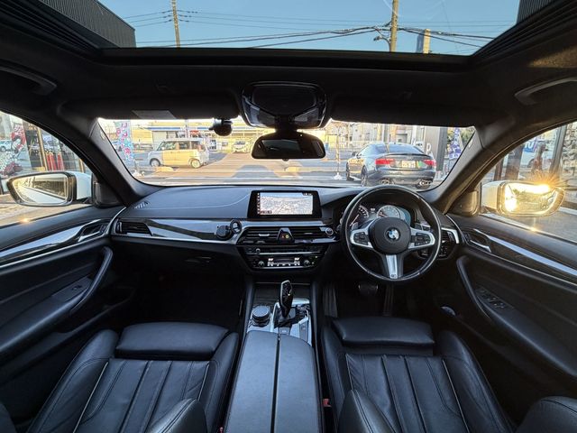 BMW 5SERIES SEDAN 2018 Image 31