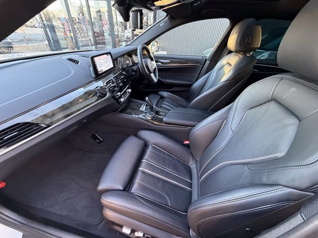 BMW 5SERIES SEDAN 2018 Image 31