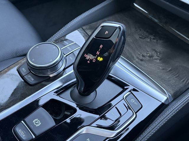 BMW 5SERIES SEDAN 2018 Image 31